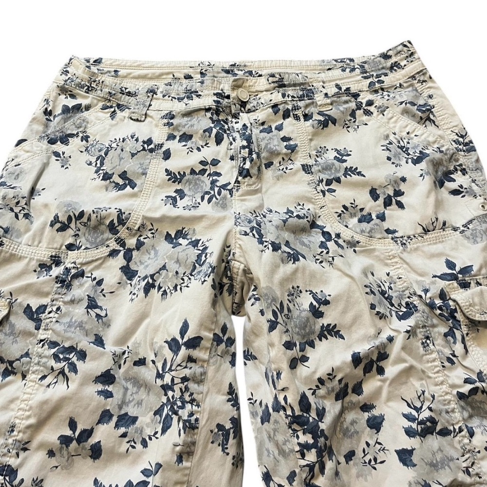 Faded Glory Women’s Cargo Floral Shorts